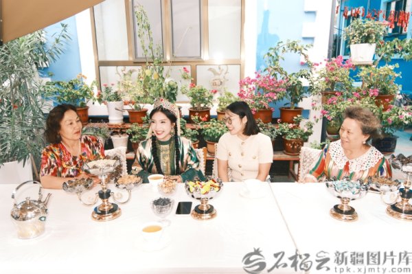 配资专业网上炒股 砥砺奋进七十载 天山南北谱华章丨一河两望 一桥相联